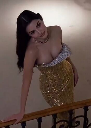 Full leaked Hande ercel private photo