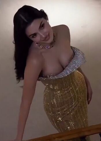 Full leaked Hande ercel private photo