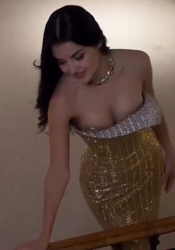 Full leaked Hande ercel private photo