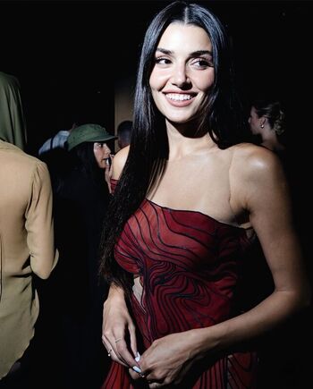 Full leaked Hande ercel private photo