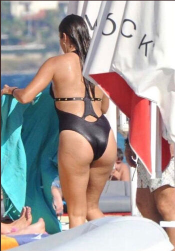 Full leaked Hande ercel private photo
