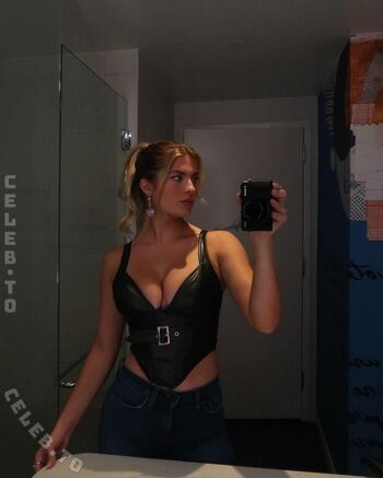 Full leaked Hannah white page private photo