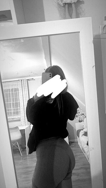 Full leaked Hanusia private photo