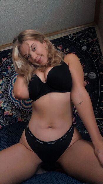 Full leaked Harley rae private photo