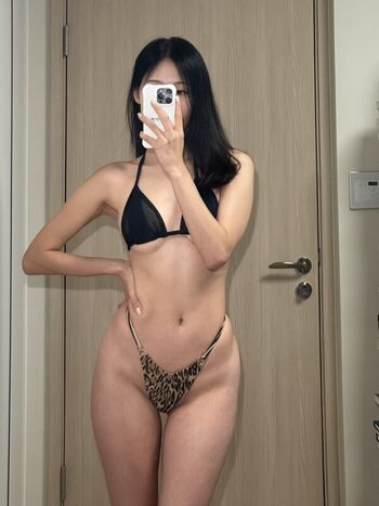Full leaked Heejeeneexp private photo