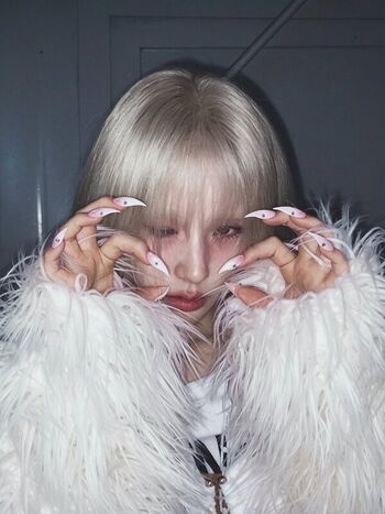 Full leaked Heejin page private photo