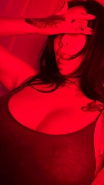 Full leaked Heidikinnns private photo