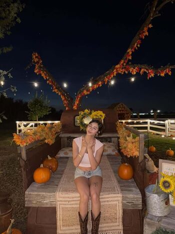 Full leaked Heily private photo