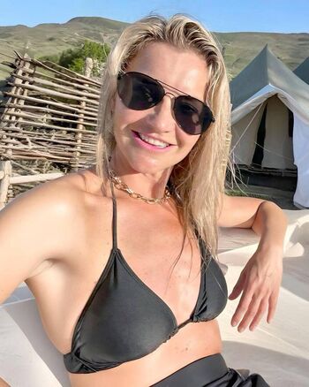 Helen Skelton