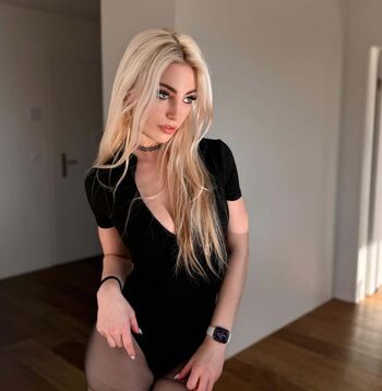 Full leaked Helenaking private photo