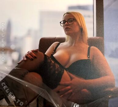 Full leaked Hellybunny private photo