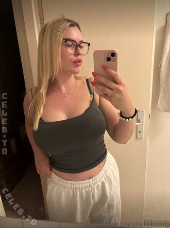 Full leaked Hellybunny private photo
