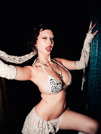 Full leaked Hemsley private photo