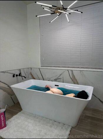 Full leaked Hershikiss private photo