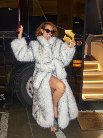 Full leaked Heycalibear private photo