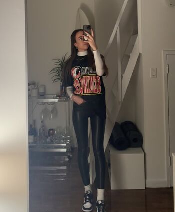 Full leaked Heymoll private photo