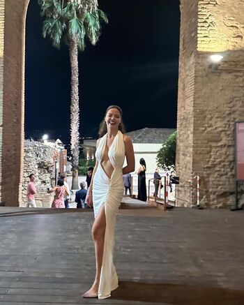 Full leaked Hilal altnbilek private photo