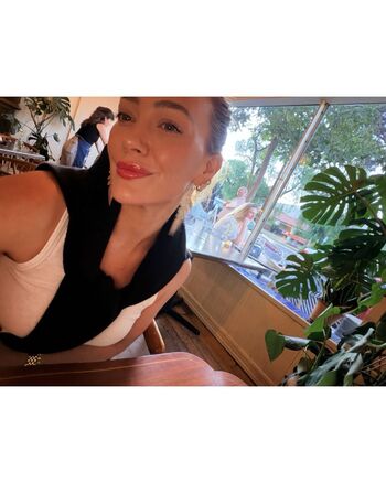 Full leaked Hilary duff private photo