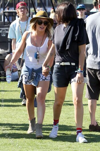 Full leaked Hillary duff page private photo