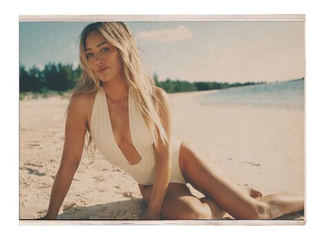Full leaked Hillary duff page private photo