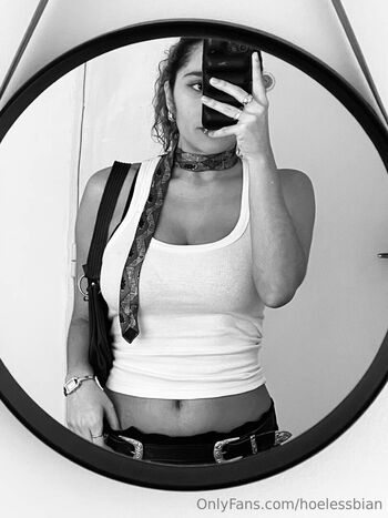 hoelessbian