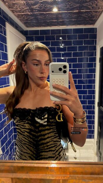 Full leaked Holly aitchison private photo