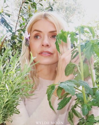 Full leaked Holly willoughby private photo