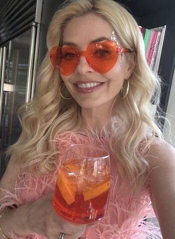 Full leaked Holly willoughby private photo