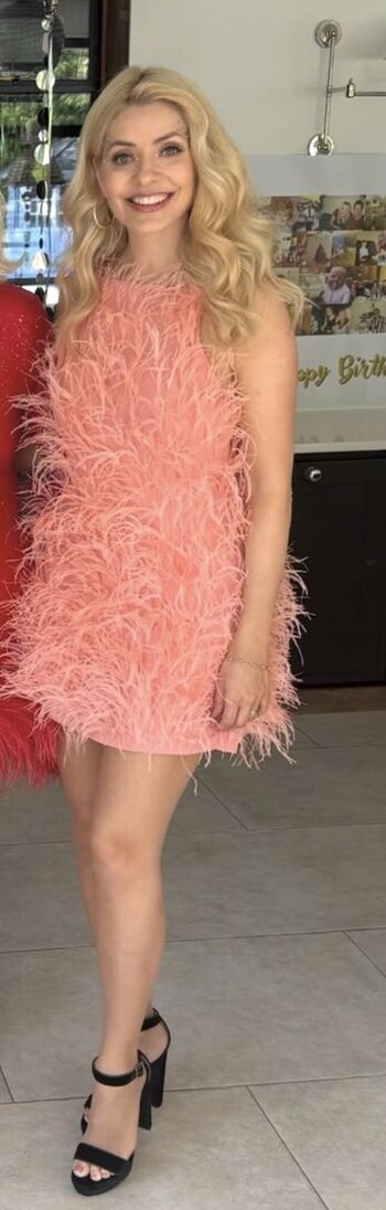 Full leaked Holly willoughby private photo