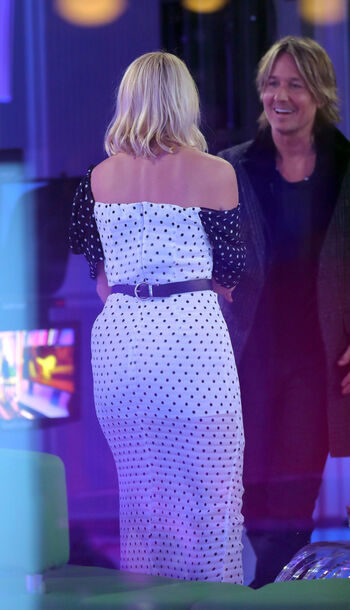 Full leaked Holly willoughby page private photo