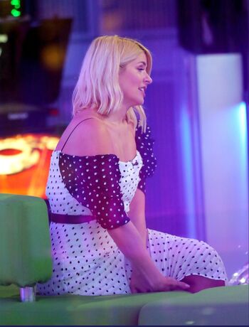 Full leaked Holly willoughby page private photo