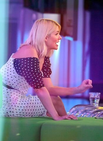 Full leaked Holly willoughby page private photo