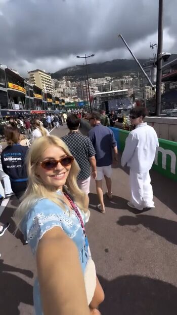 Full leaked Holly willoughby private photo