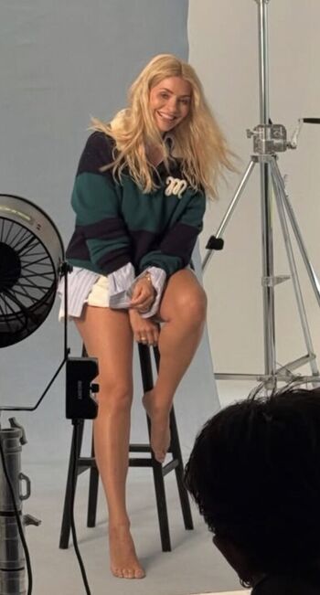 Full leaked Holly willoughby page private photo