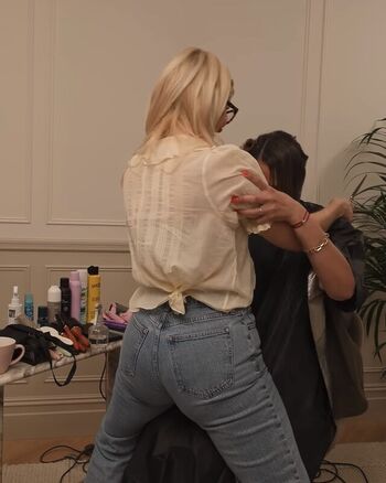 Full leaked Holly willoughby private photo