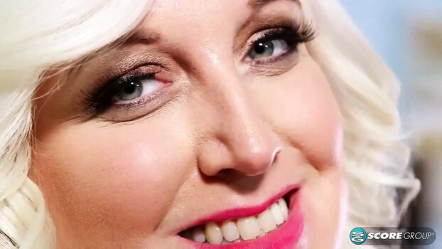 Full leaked Hollybunny private photo