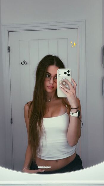 Full leaked Hollyh private photo