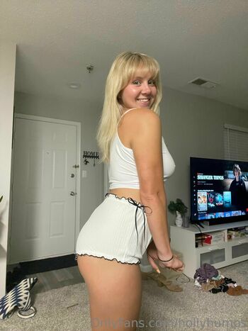 Full leaked Hollyhumps private photo