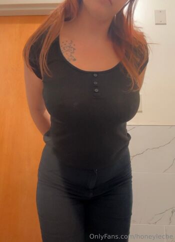 Full leaked Honeyleche private photo