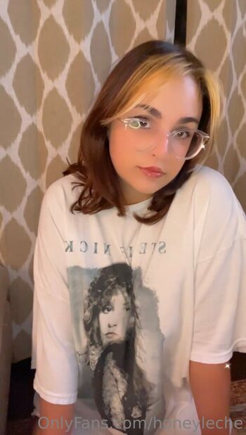 Full leaked Honeyleche private photo