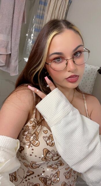 Full leaked Honeyleche private photo