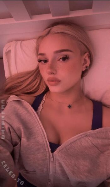 Full leaked Honeypuu private photo