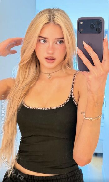 Full leaked Honeypuu private photo