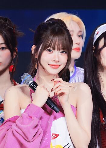 Hong Eunchae 홍은채 | LESSERAFIM