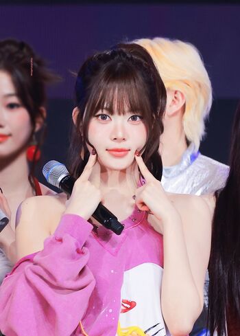 Hong Eunchae 홍은채 | LESSERAFIM