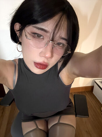 Full leaked Hongbin private photo