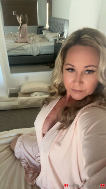hot_wife_victoria