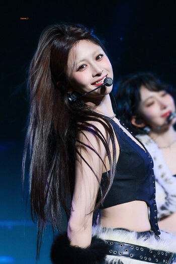 Huh Yunjin 허윤진