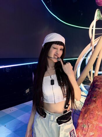 Huh Yunjin 허윤진