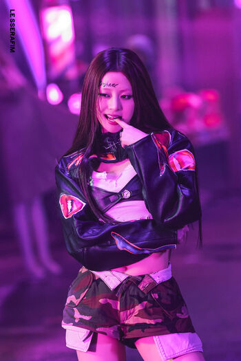 Huh Yunjin 허윤진